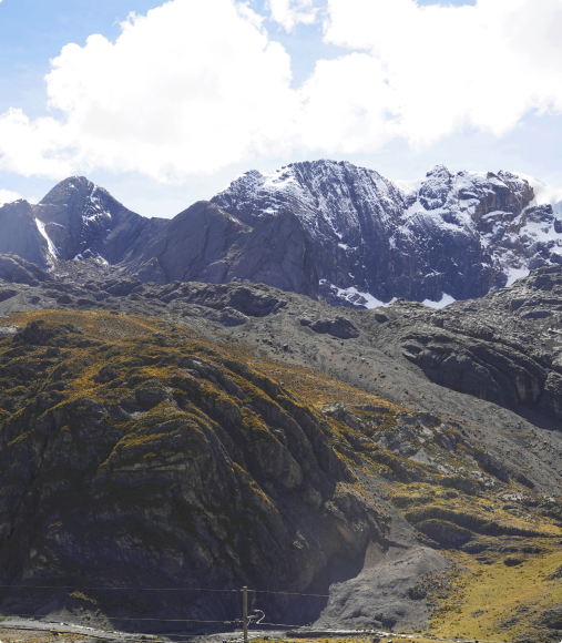 Cordillera cercana a la zona de monitoreo ambiental participativo, Perú